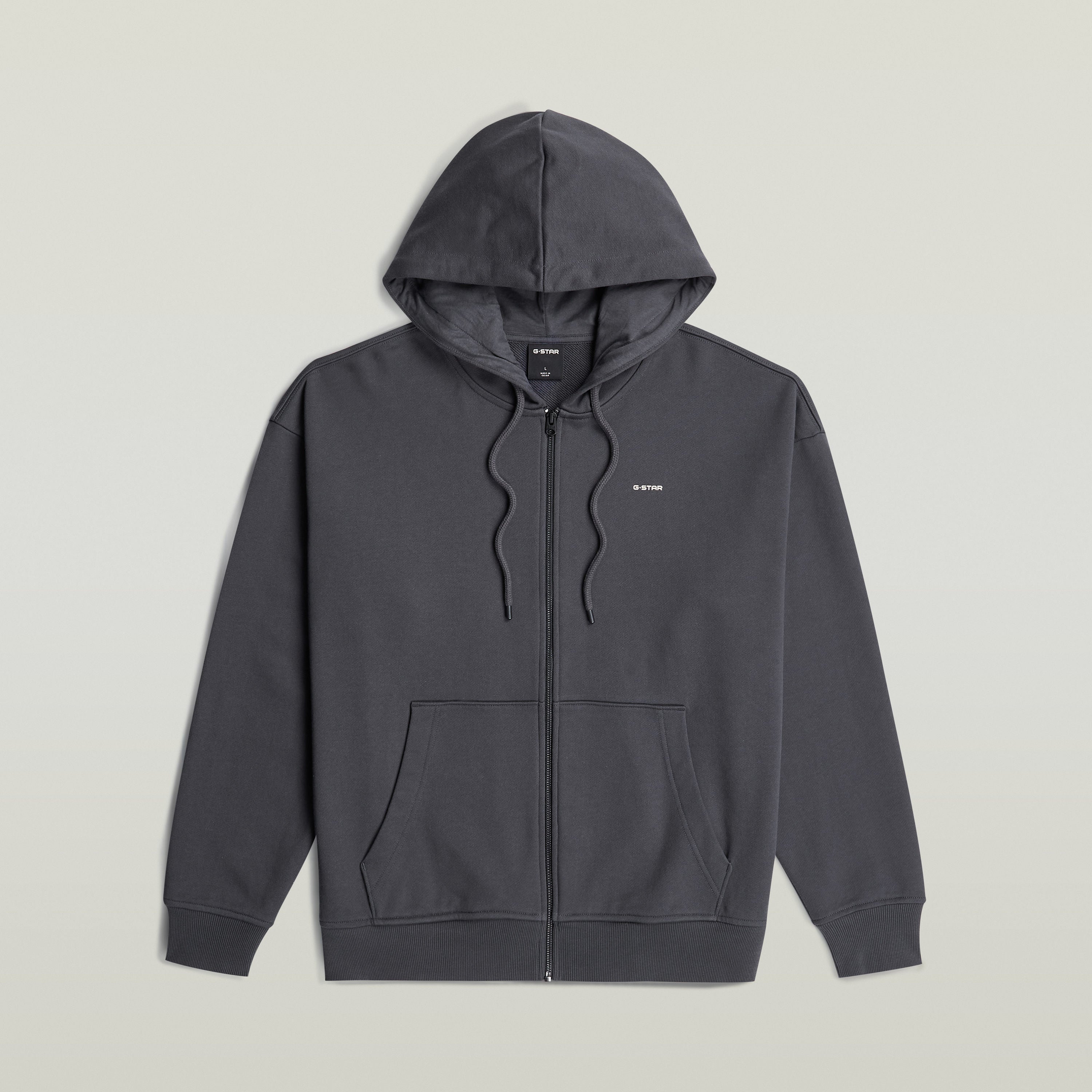 Sudadera Back Graphic Loose con Capucha y Cremallera El Back Graphic Loose Hooded Zip Sweater tiene fit holgado con cierre de cremallera y capucha, para un estilo casual y cómodo.
