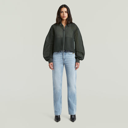 Chaqueta Meshy Binding Loose La Meshy Binding Jacket tiene un fit oversized con largo cropped y cuello alto (stand-up).