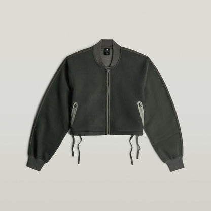 Chaqueta Meshy Binding Loose La Meshy Binding Jacket tiene un fit oversized con largo cropped y cuello alto (stand-up).