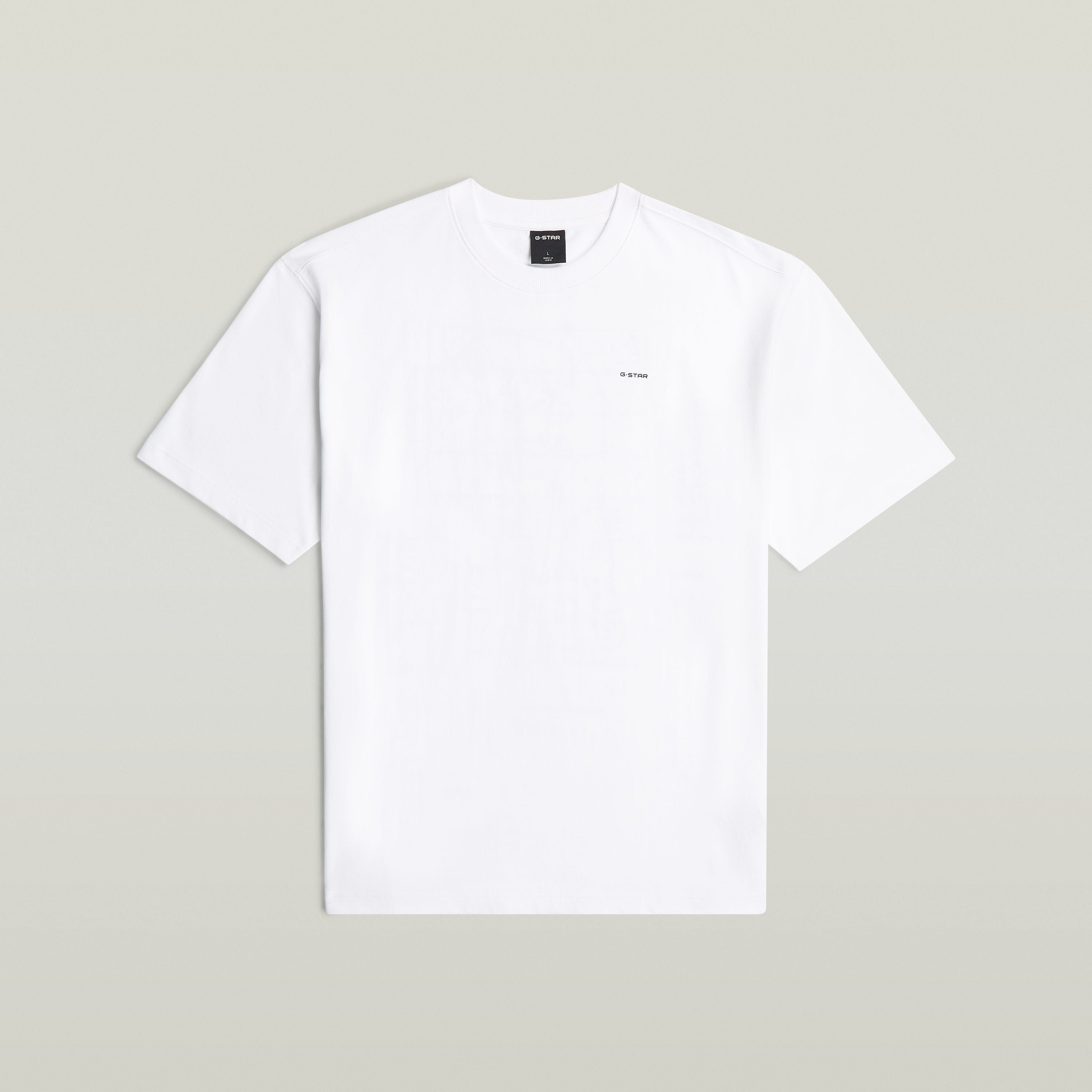 Camiseta blanca de corte relajado con gráfico en la parte posterior, perfecta como relaxed fit graphic tee.
