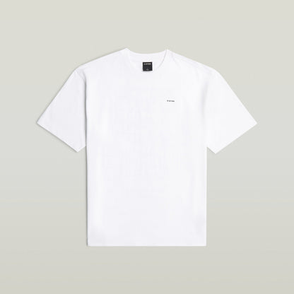 Camiseta blanca de corte relajado con gráfico en la parte posterior, perfecta como relaxed fit graphic tee.