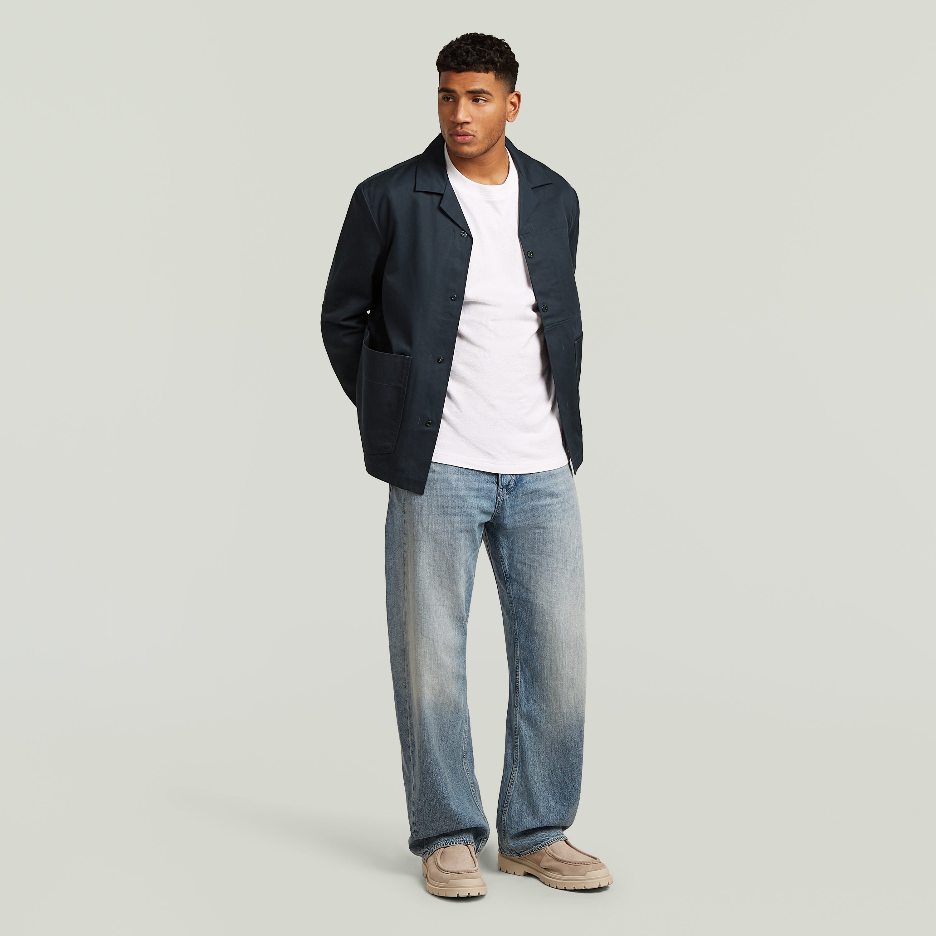 Blazer Marseille 3.0 El Marseille Blazer 3.0 combina un diseño estructurado con fit regular, para un look versátil y refinado. Con cuello camisero y cierre de botones a presión (sna