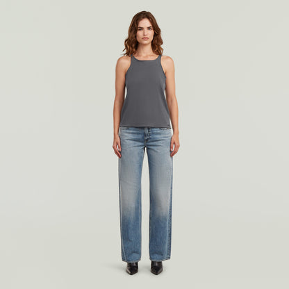 Camiseta Flowy Tape Slim La Flowy Tape Tank T-Shirt tiene fit slim con diseño racerback y escote redondo, para un look sobrio y moderno.