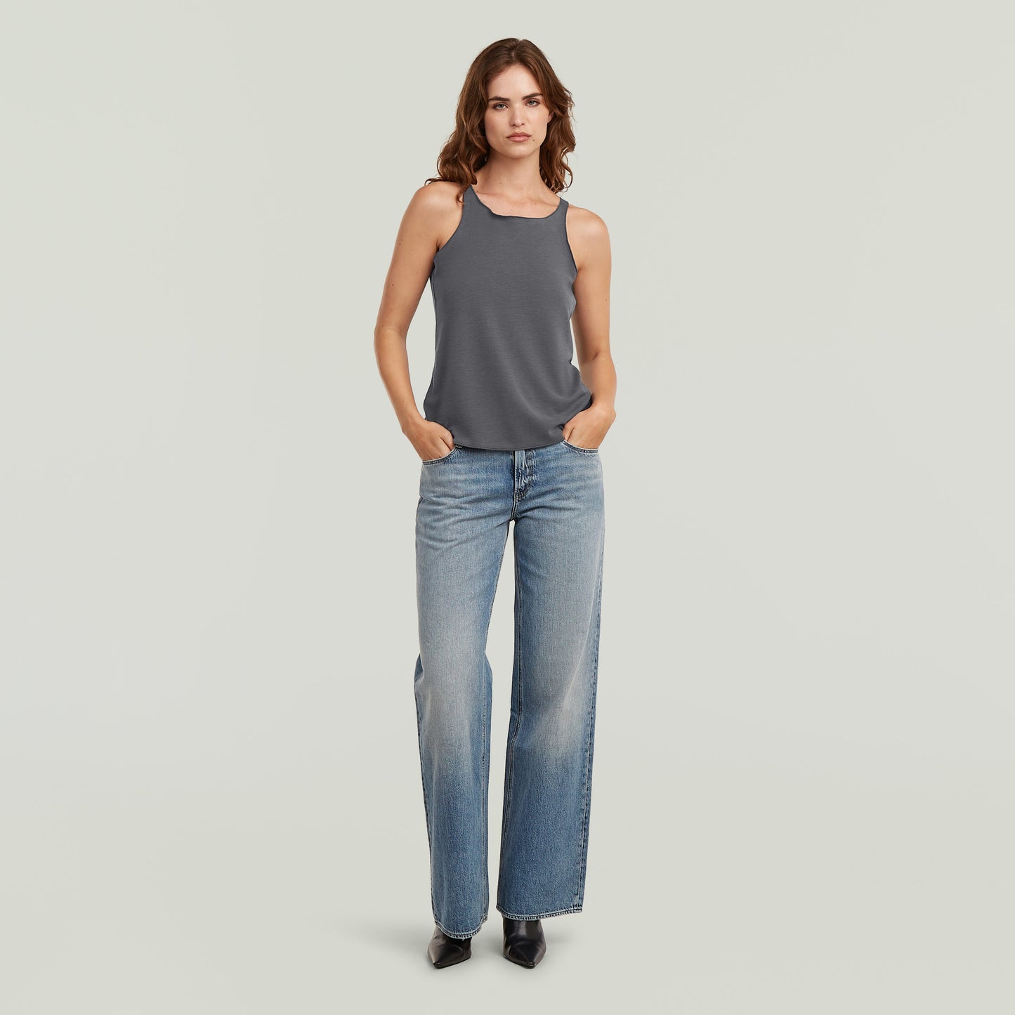 Camiseta Flowy Tape Slim La Flowy Tape Tank T-Shirt tiene fit slim con diseño racerback y escote redondo, para un look sobrio y moderno.