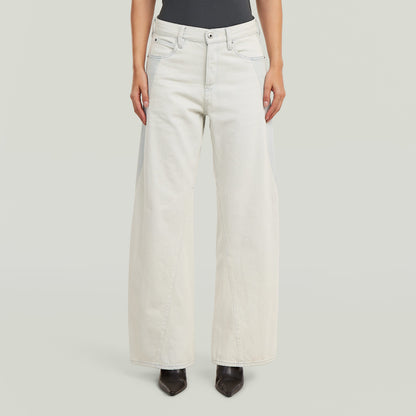 Jeans Contor Two-Tone Wide con cintura baja y ajuste holgado, destacando el estilo two-tone wide jeans.
