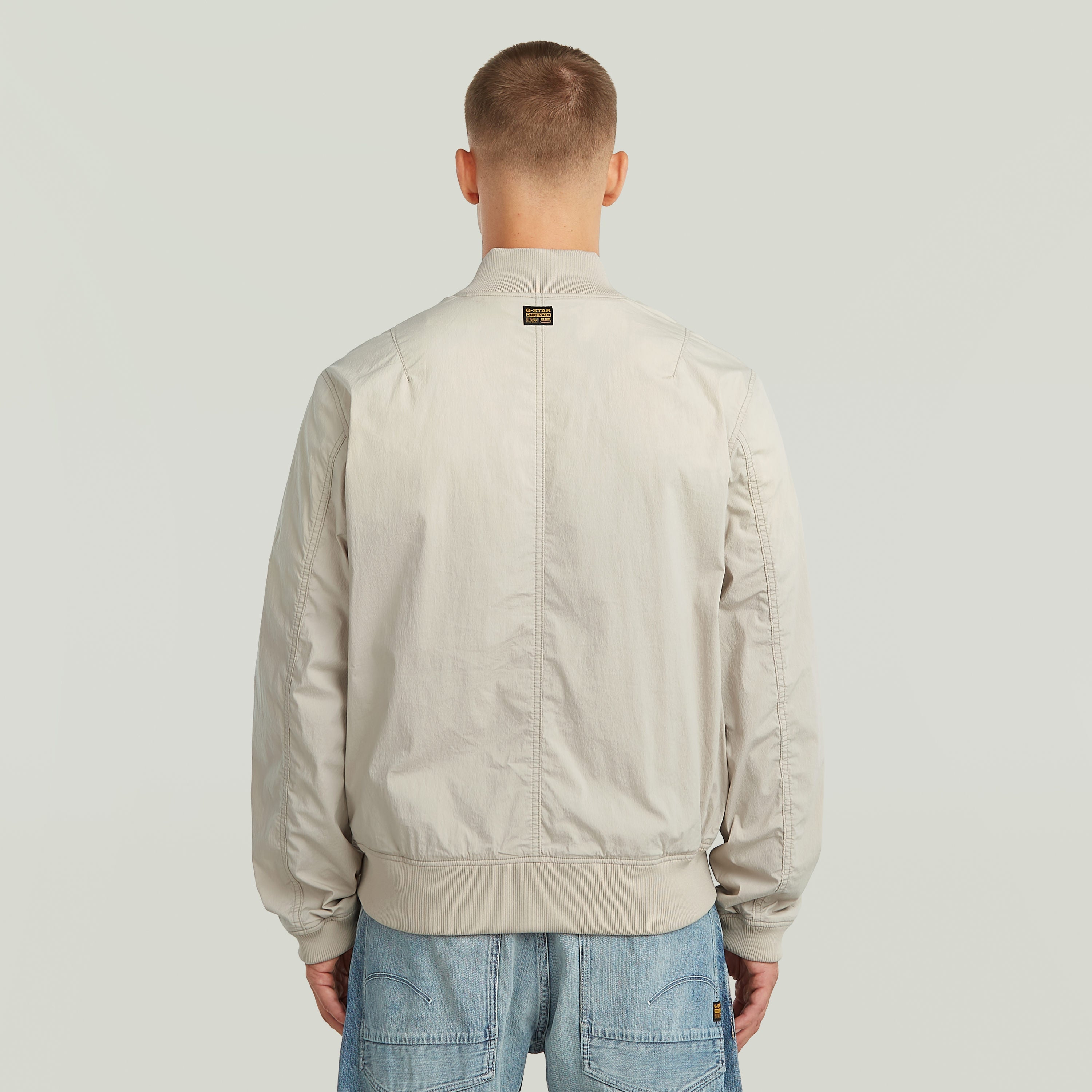 Chaqueta Bomber Sunfaded La Sunfaded Bomber Jacket tiene fit regular con cuello en rib y cierre de cremallera, para un estilo bomber clásico.