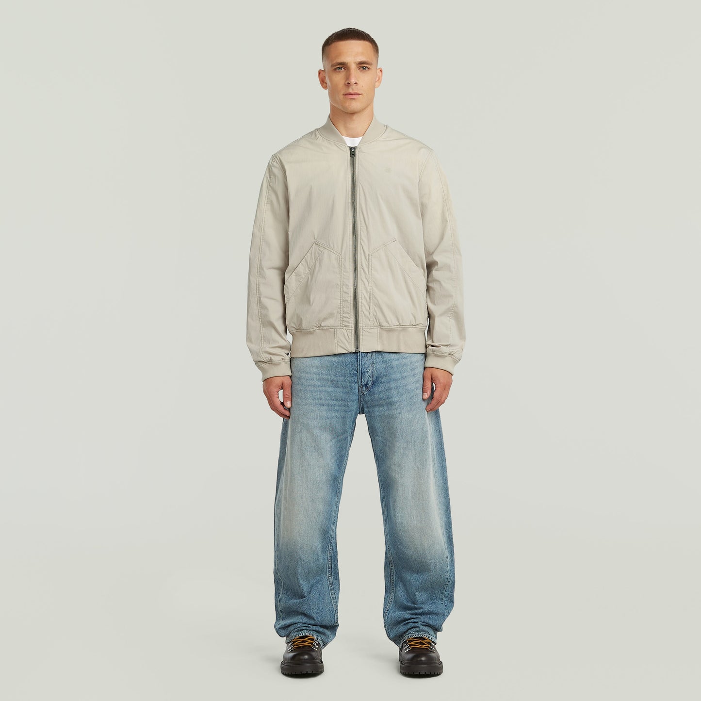 Chaqueta Bomber Sunfaded La Sunfaded Bomber Jacket tiene fit regular con cuello en rib y cierre de cremallera, para un estilo bomber clásico.