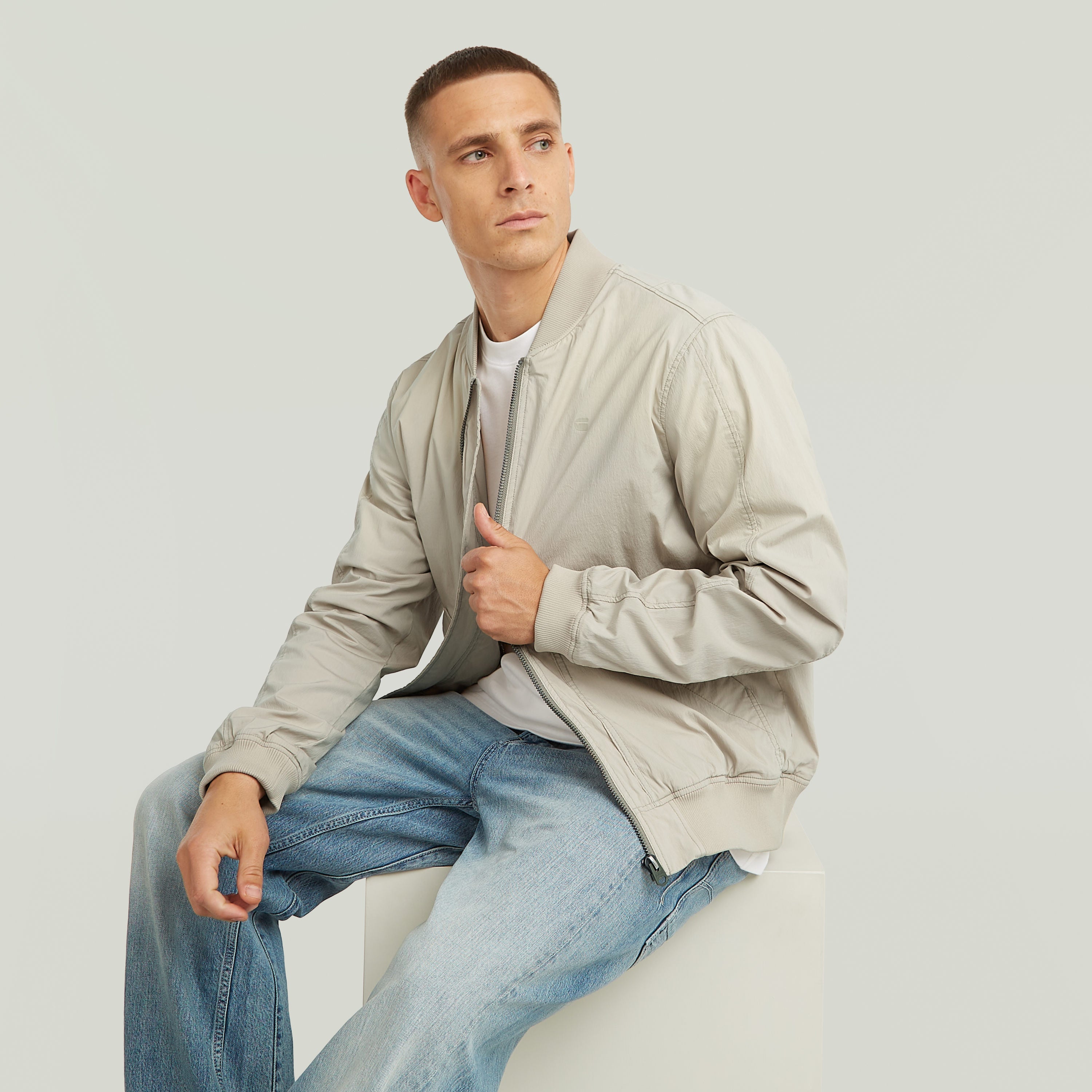 Chaqueta Bomber Sunfaded La Sunfaded Bomber Jacket tiene fit regular con cuello en rib y cierre de cremallera, para un estilo bomber clásico.