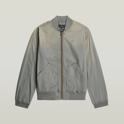 Cazadora Sunfaded Bomber en color verde, con cierre de cremallera y cuello acanalado, sunfaded bomber jacket.