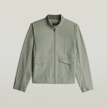 Chaqueta Lightweight Cotton La Lightweight Cotton Jacket tiene fit regular y cuello alto (stand-up), para un diseño limpio y estructurado. Su cierre de cremallera da un acabado seguro y es