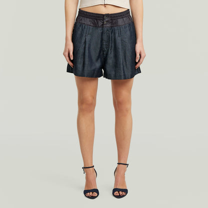 Shorts Lightweight Relaxed Los Relaxed Shorts tienen tiro alto y fit regular, para un look cómodo y con estilo. Confeccionados en tela de denim liviana y fluida.