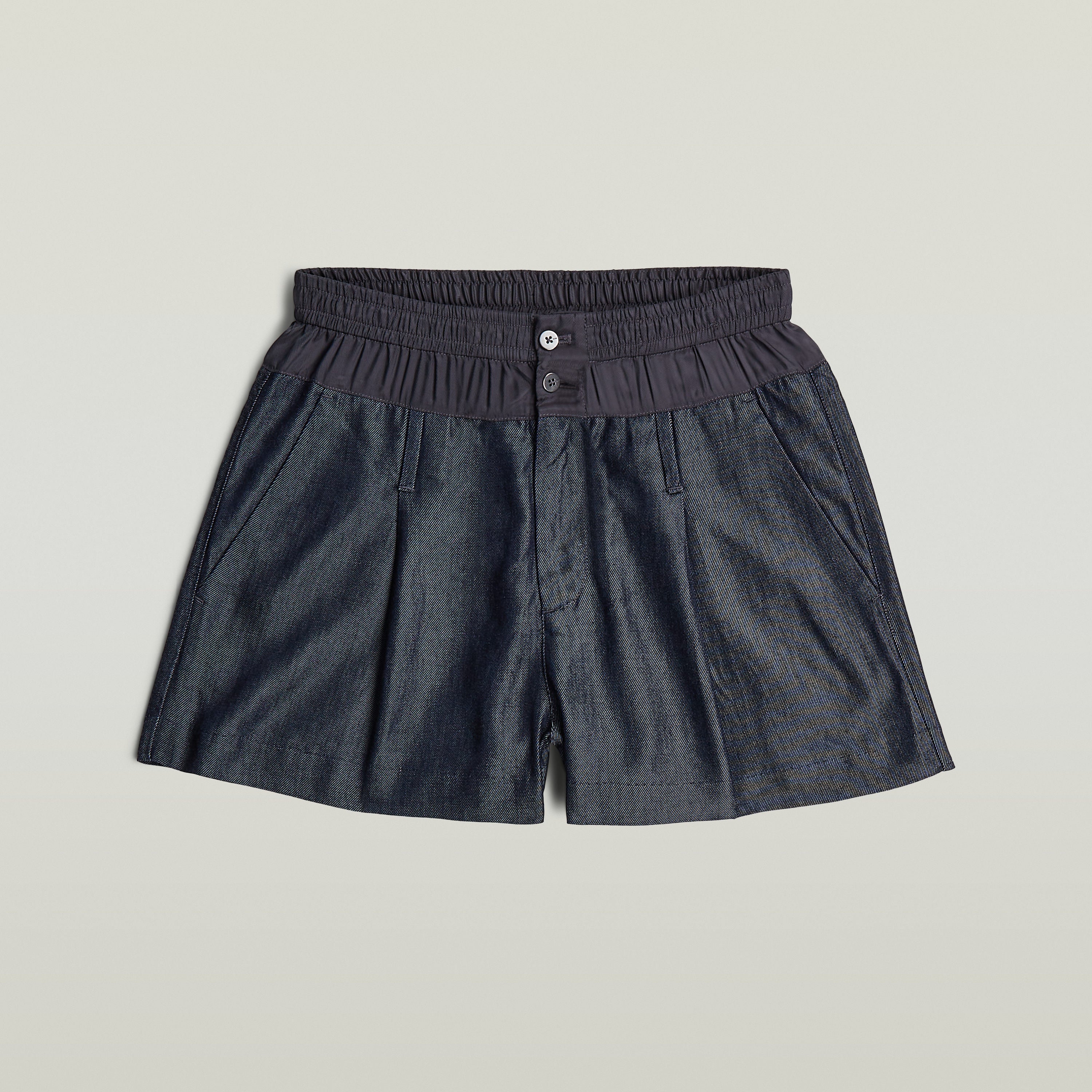 Shorts Lightweight Relaxed Los Relaxed Shorts tienen tiro alto y fit regular, para un look cómodo y con estilo. Confeccionados en tela de denim liviana y fluida.