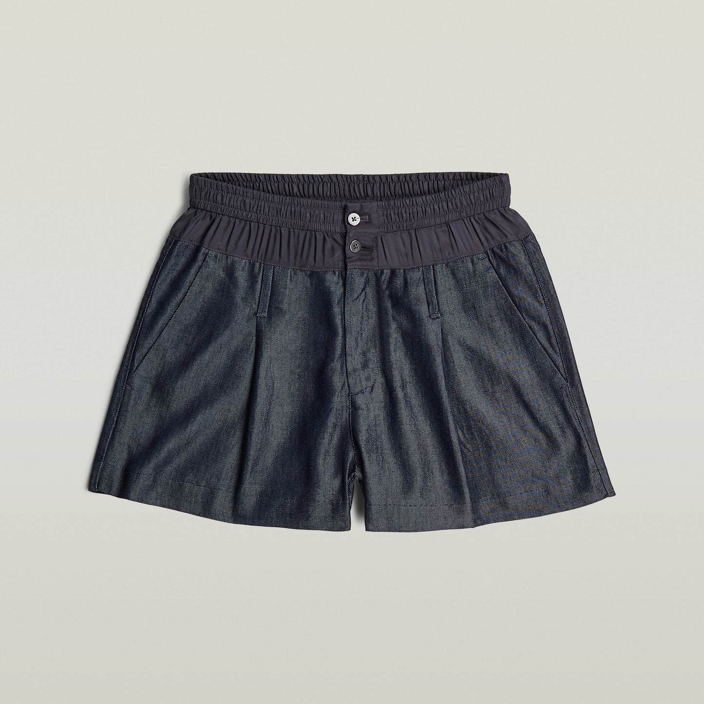 Shorts Lightweight Relaxed Los Relaxed Shorts tienen tiro alto y fit regular, para un look cómodo y con estilo. Confeccionados en tela de denim liviana y fluida.
