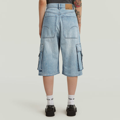 Vista trasera de Jorts Patti Cargo con bolsillos cargo, diseño azul intermedio y ajuste amplio, ideal para verano.