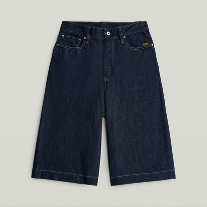 Jorts Patti borde limpio en color azul oscuro, 100% algodón regenerativo con borde limpio, jorts de algodón reciclado con borde limpio.