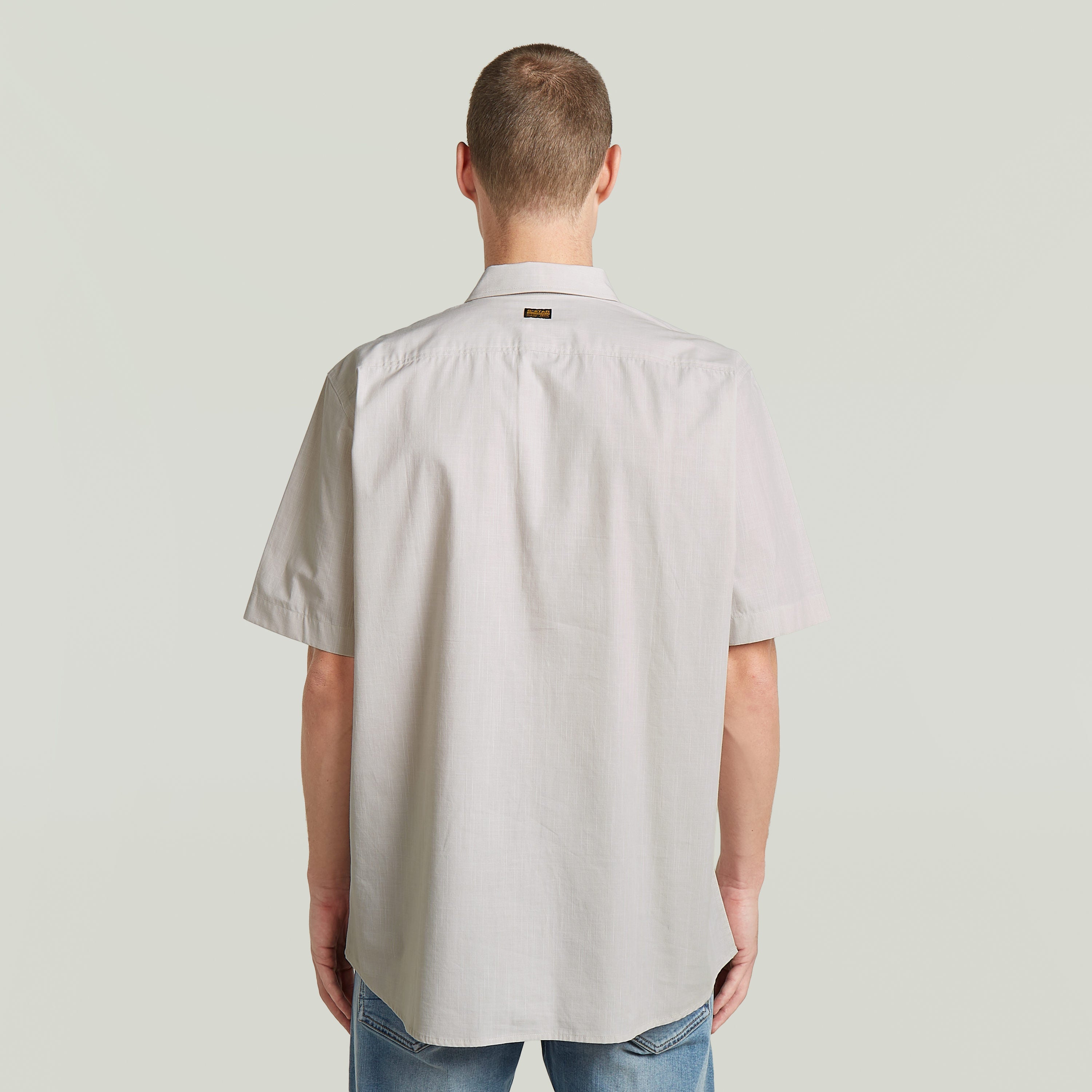 Vista trasera de la camisa One Pocket Regular, diseño clásico y moderno, 100% algodón en color multi.
