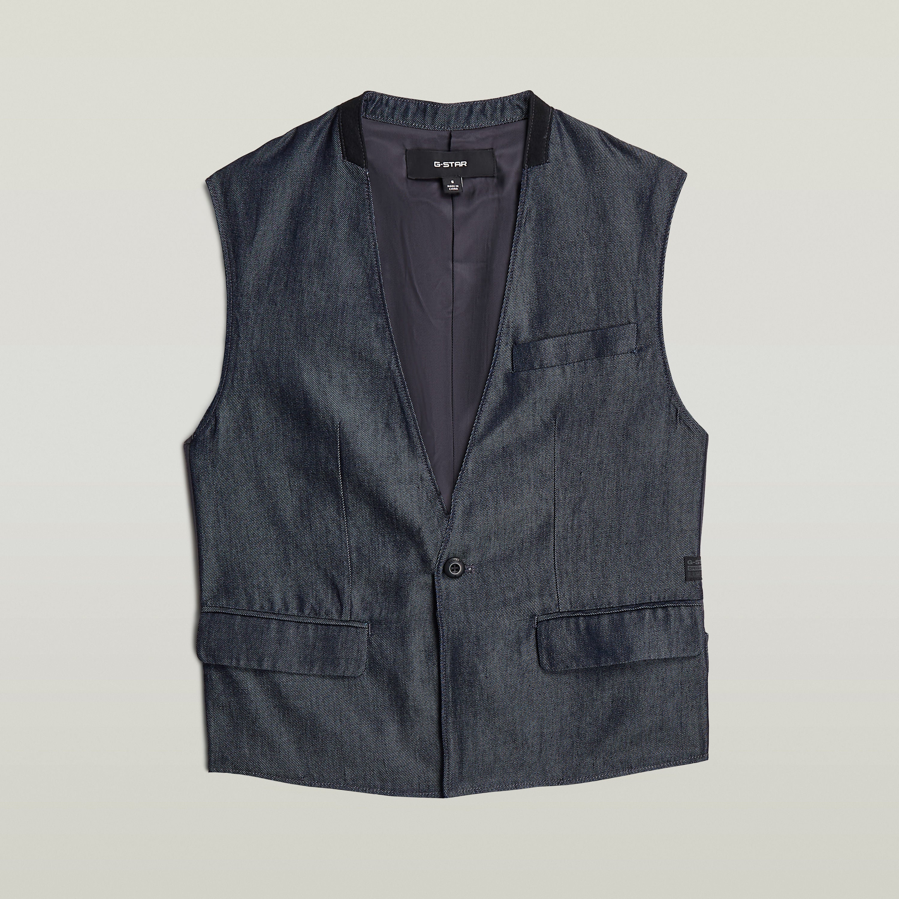 Chaleco Blazer ligero de denim en azul oscuro con corte recto y sin mangas, elegante y clásico.