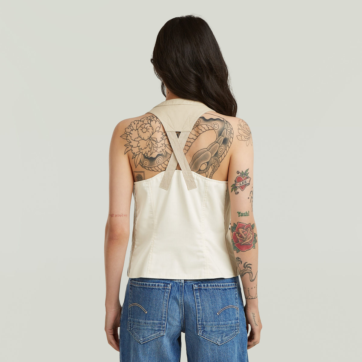 Chaleco Leather Slim El Leather Waistcoat (chaleco de cuero) tiene fit slim y largo corto, con cierre de cremallera para un look depurado.