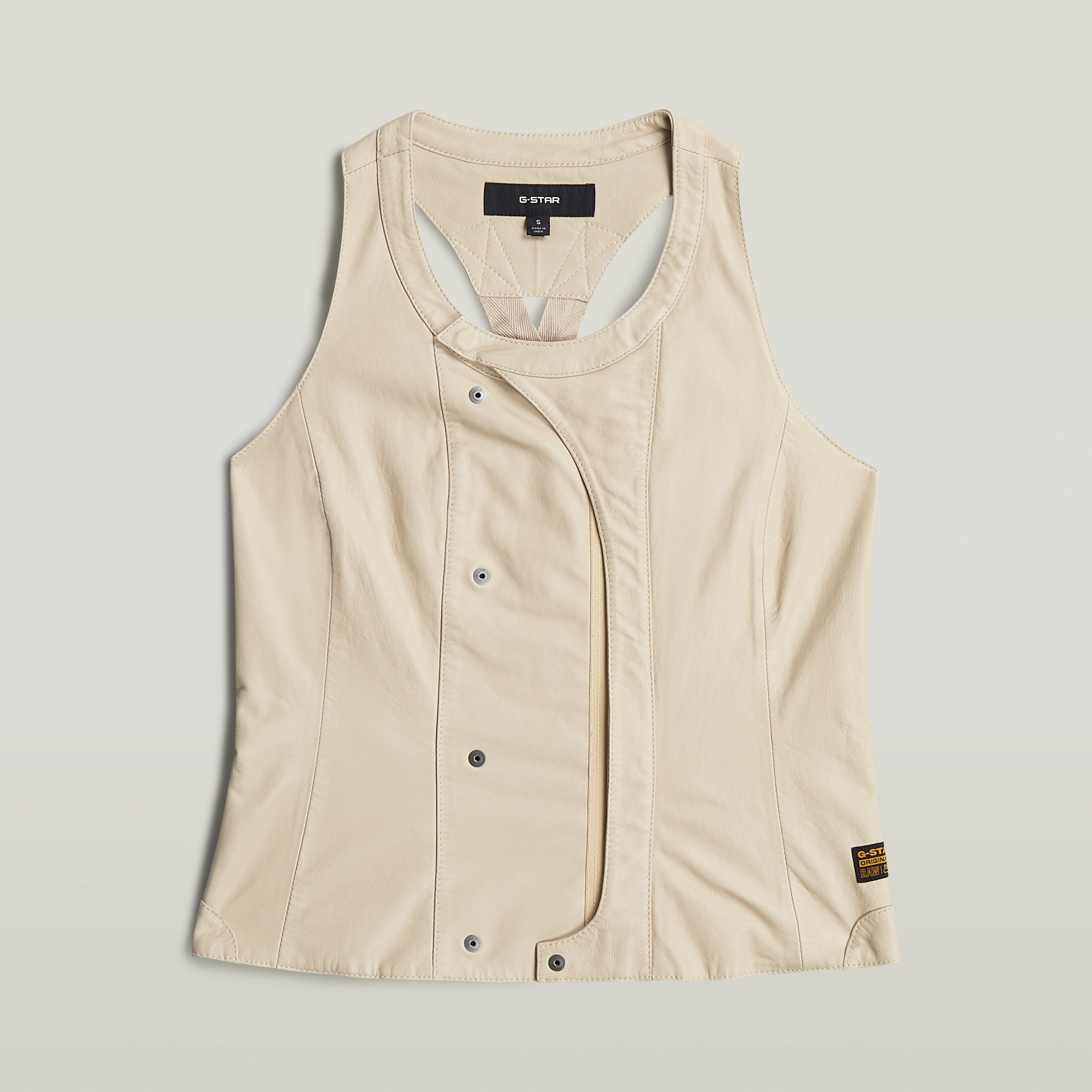 Chaleco Leather Slim El Leather Waistcoat (chaleco de cuero) tiene fit slim y largo corto, con cierre de cremallera para un look depurado.
