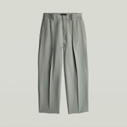 Summer chino pants in light green, featuring a straight cut and classic zip and button closure.