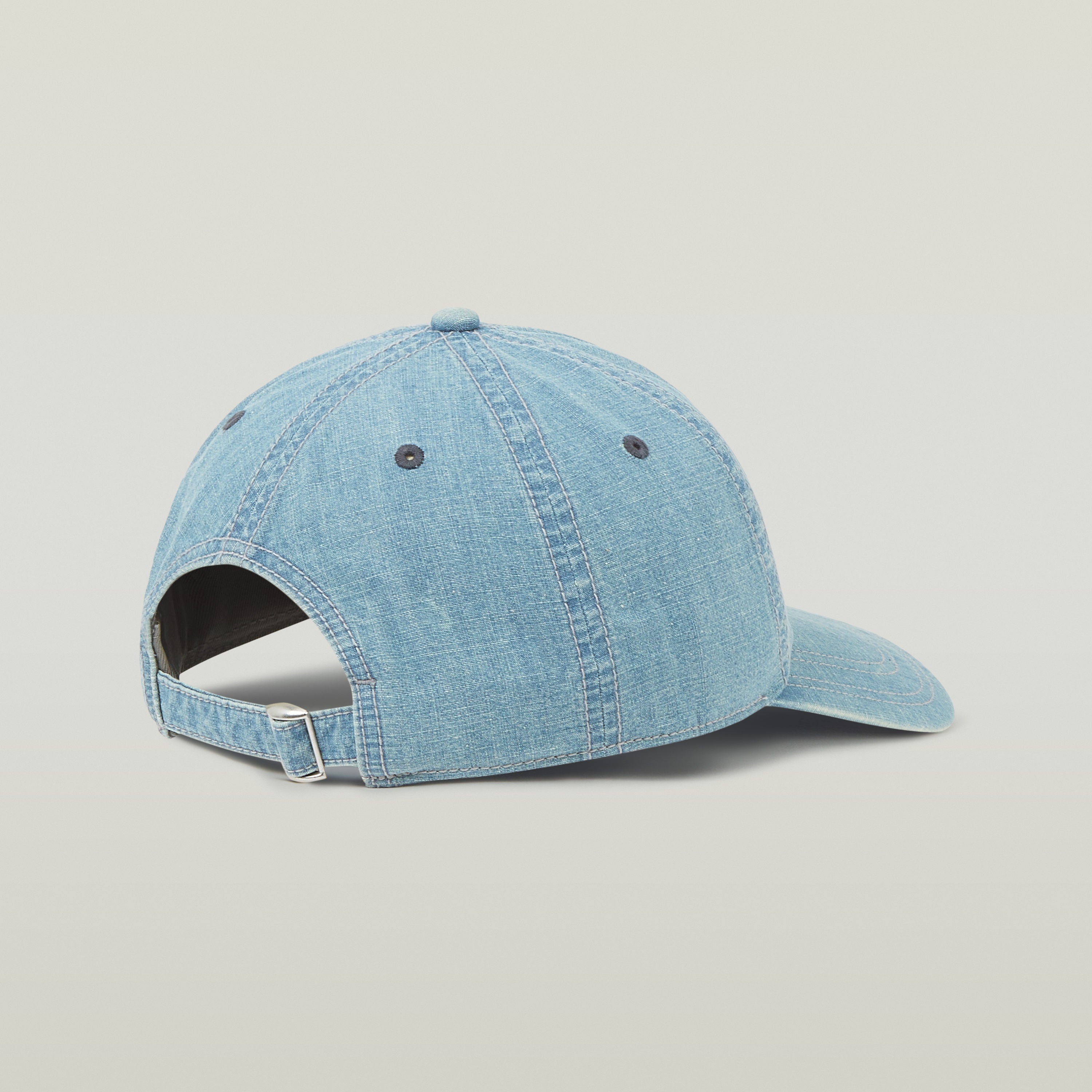 Gorra de béisbol Avernus en color azul, diseño clásico con ajuste estructurado y cierre con clip.