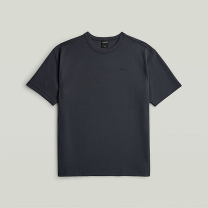 Camiseta Textured Loose La Relaxed Textured T-Shirt combina un fit relajado con escote redondo y manga corta, con un diseño texturizado y detalles gráficos.