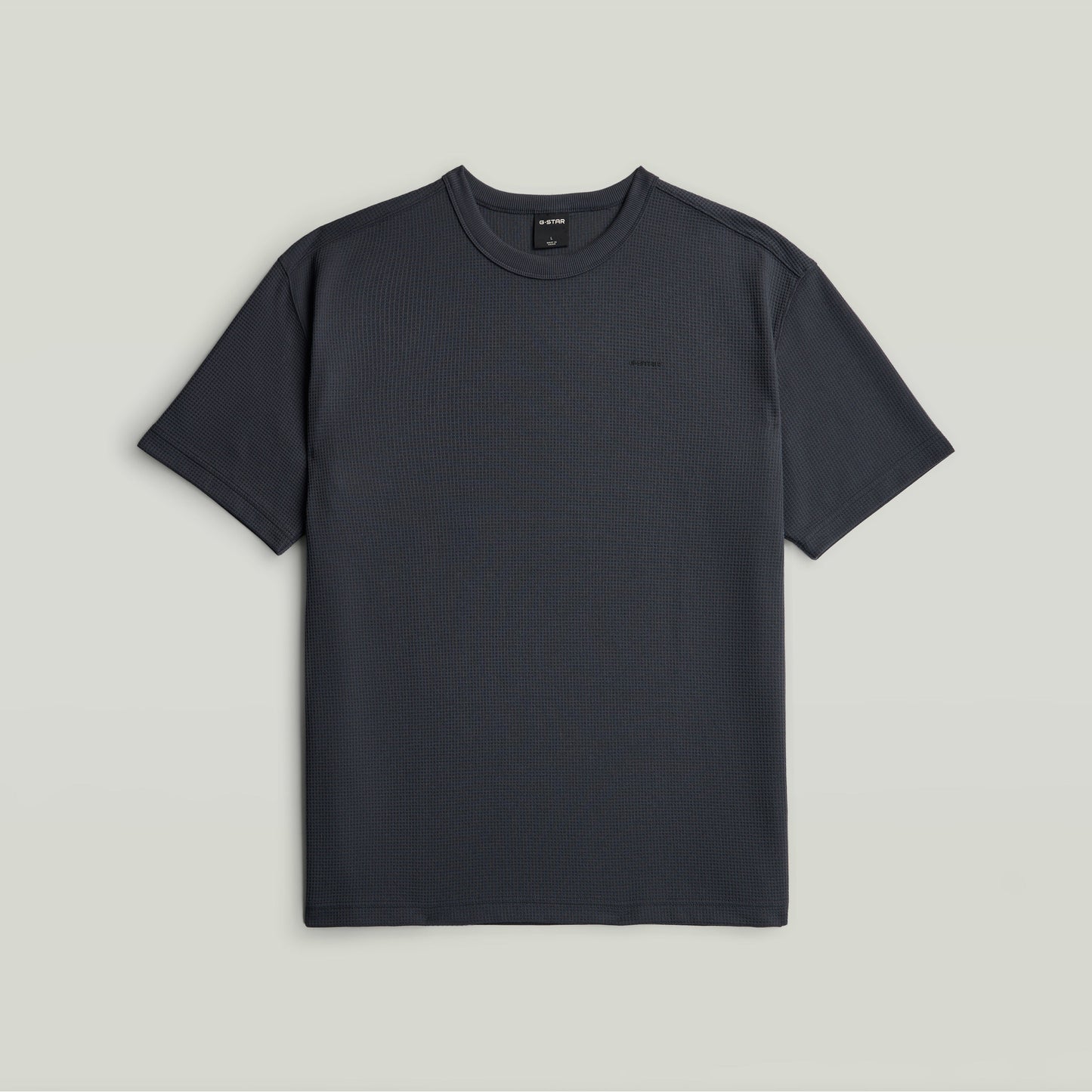 Camiseta Textured Loose La Relaxed Textured T-Shirt combina un fit relajado con escote redondo y manga corta, con un diseño texturizado y detalles gráficos.