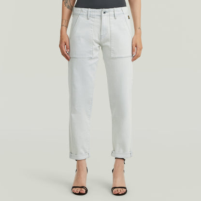 Jeans Kate Boyfriend Fatigue en corte holgado con cintura baja y largo 7/8, en color claro y con detalles de estilo.