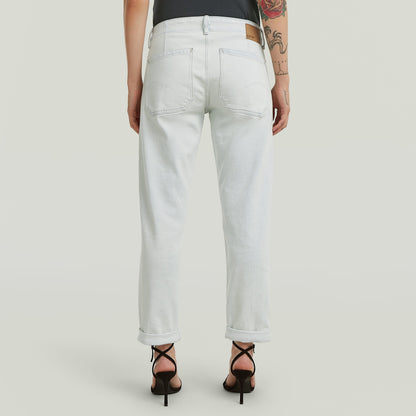 Vista trasera de los jeans Kate Boyfriend Fatigue, con corte holgado y detalle de parches en los bolsillos.