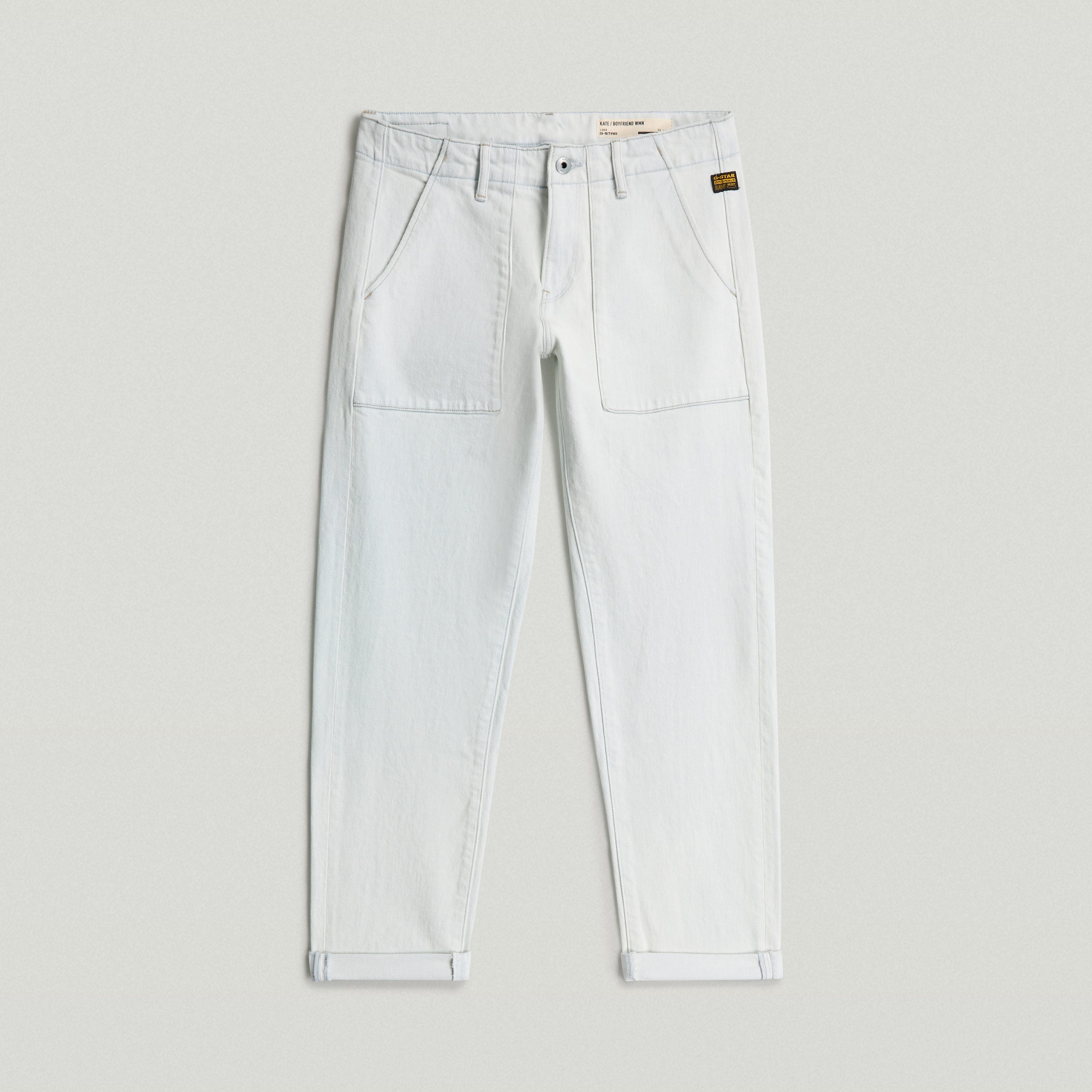 Jeans Kate Boyfriend Fatigue con corte holgado y detalles de diseño en color blanco.