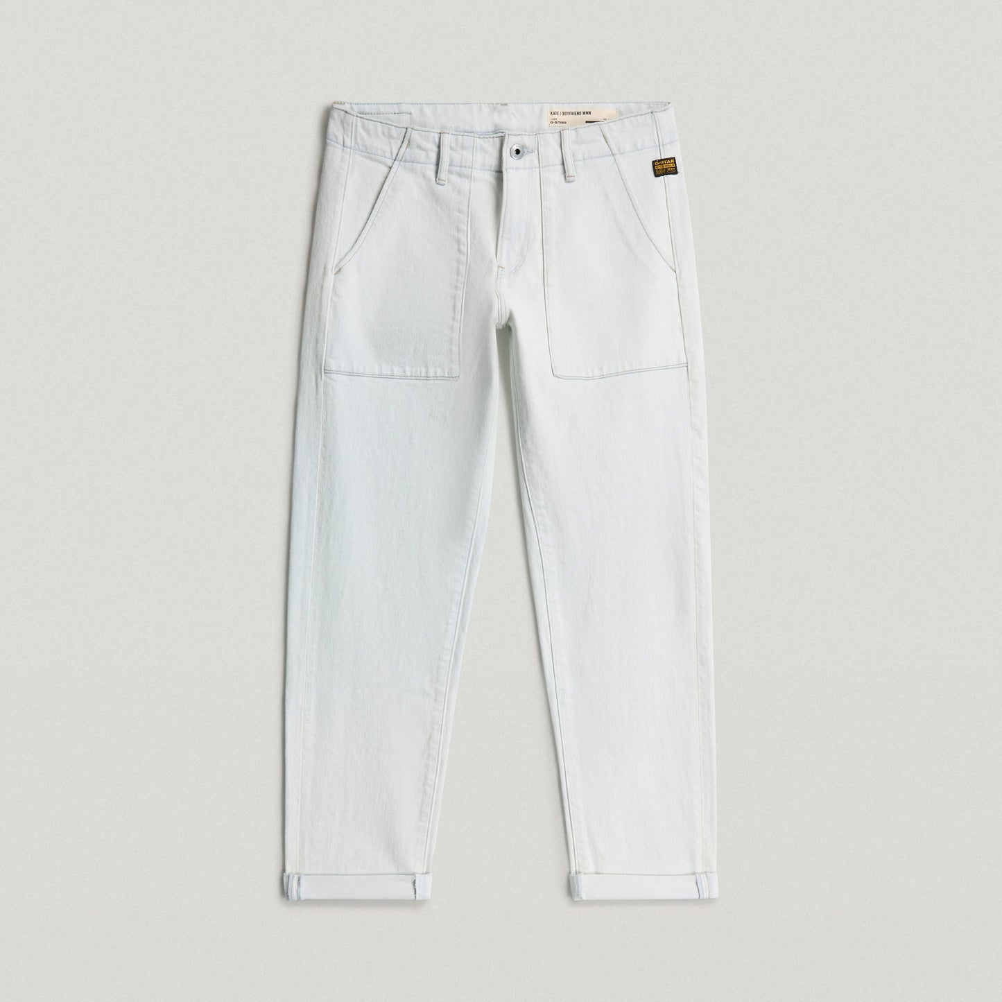 Jeans Kate Boyfriend Fatigue con corte holgado y detalles de diseño en color blanco.