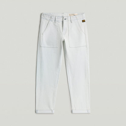 Jeans Kate Boyfriend Fatigue con corte holgado y detalles de diseño en color blanco.
