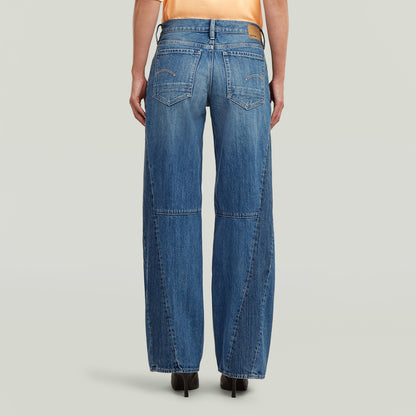 Rear view of Jeans Contor Two-Tone Loose showcasing two-tone loose fit jeans with a relaxed silhouette.