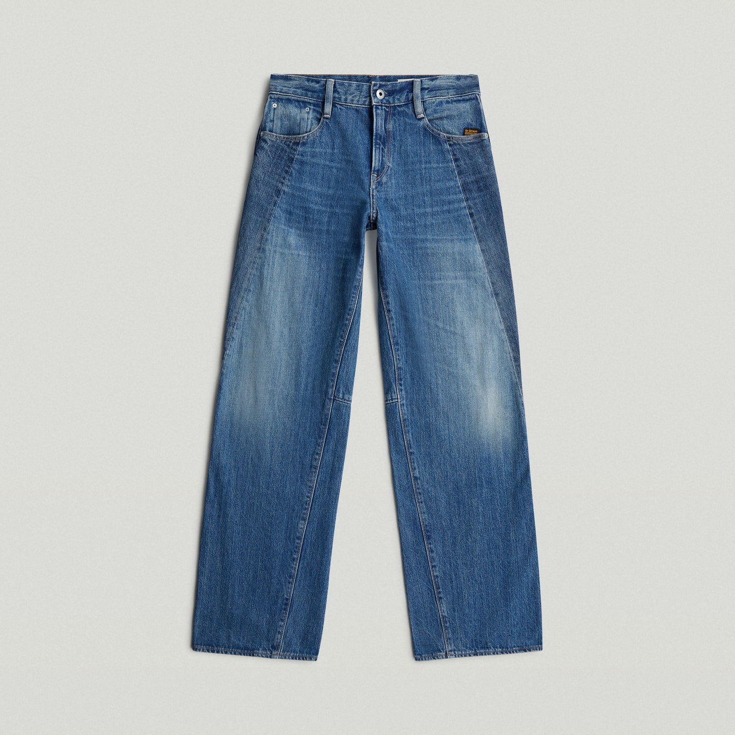 Jeans Contor Two-Tone Loose, una opción moderna de two-tone loose fit jeans con ajuste relajado y diseño de paneles en contraste.