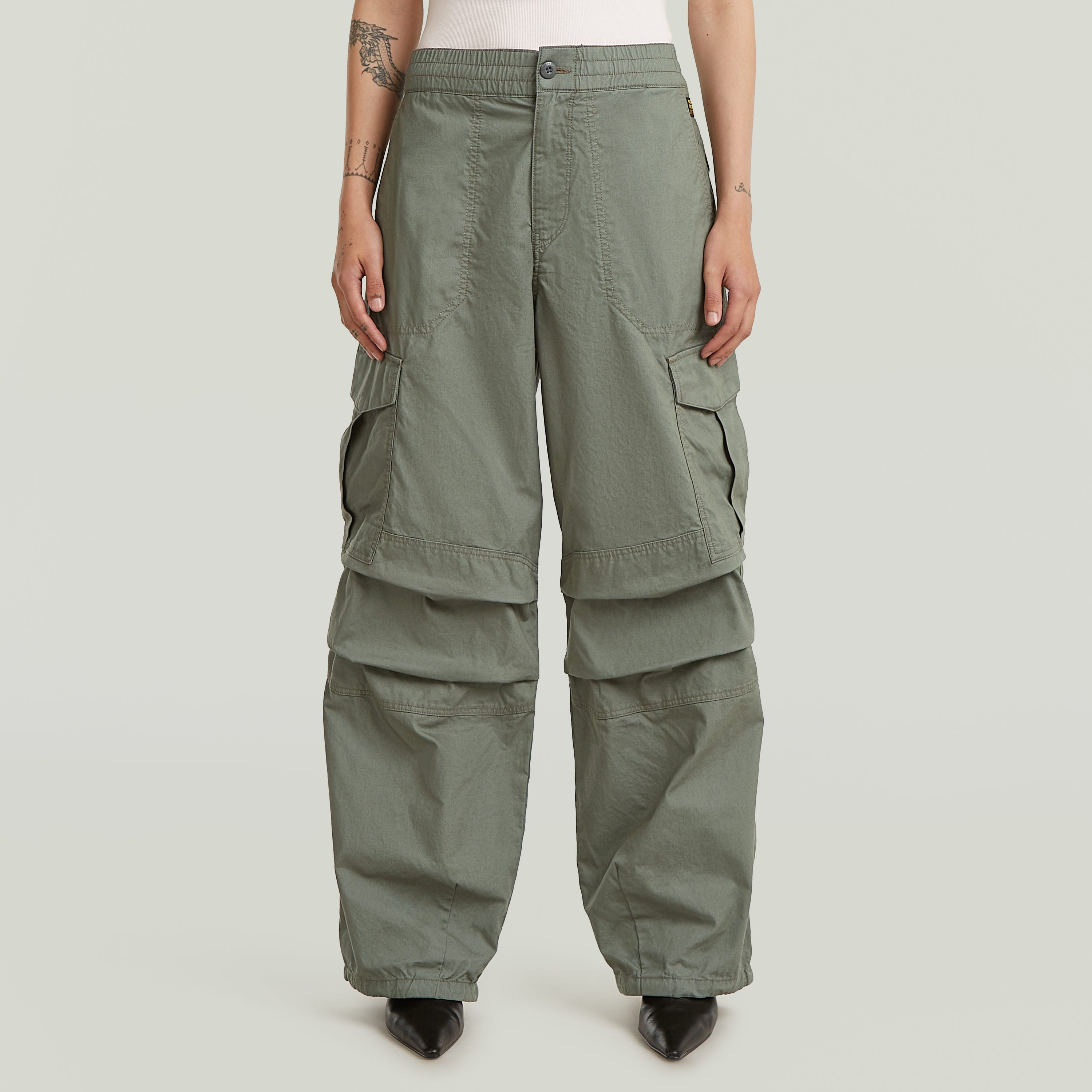 Pantalones Wide Leg Cargo con cintura alta y ajuste holgado en color verde, ideales para un estilo relajado.