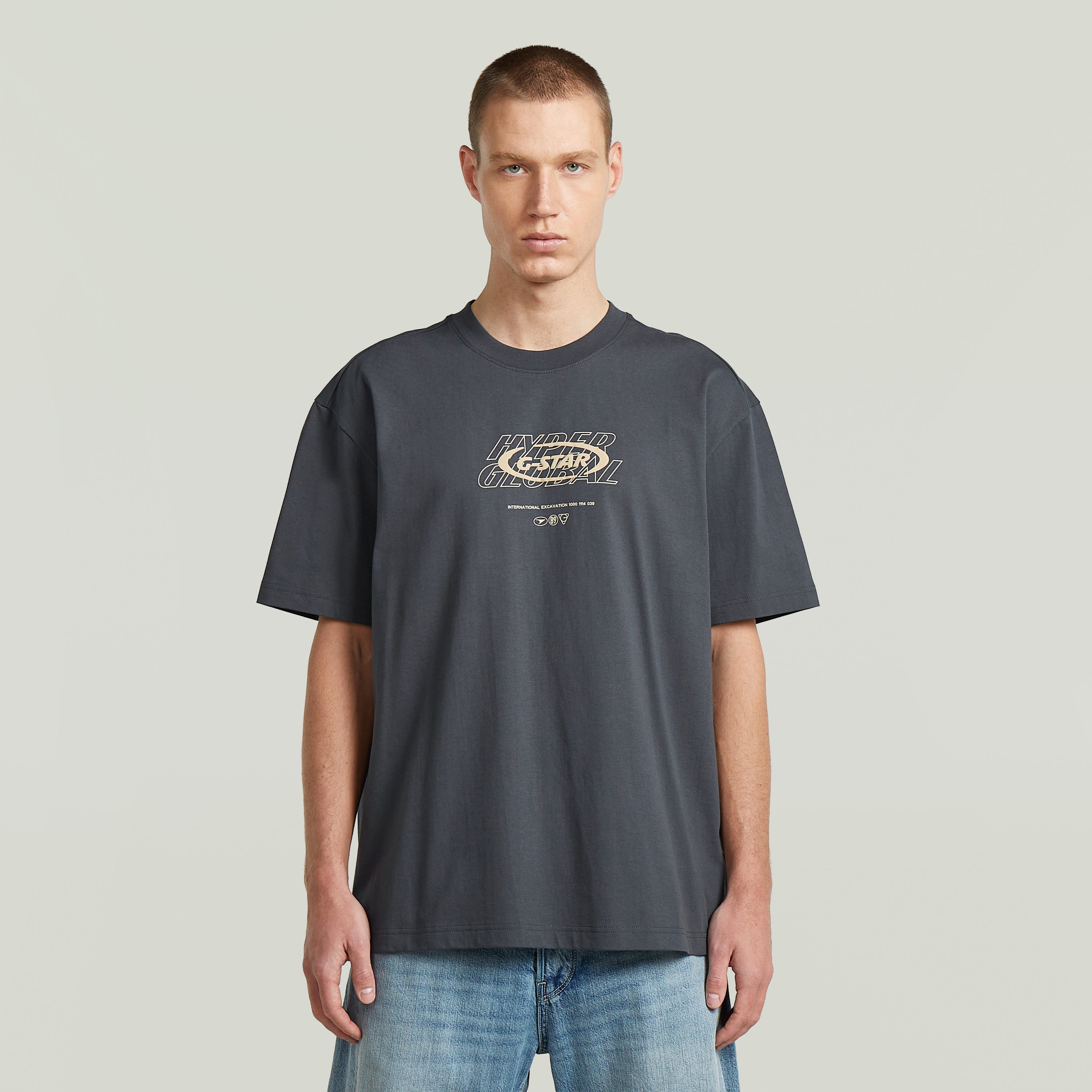 Camiseta Hyper Graphic Relaxed, relaxed fit graphic t-shirt, color gris, estampado gráfico, 100% algodón ecológico.