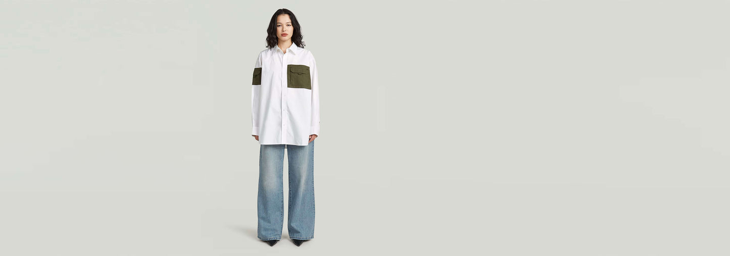Camisa Multipocket de manga larga blanca con bolsillos de parche, ideal para un look casual y funcional.