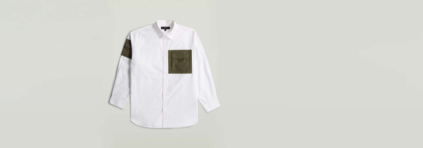 Camisa Multipocket de manga larga blanca con bolsillos de parche funcionales y cierre de botones.
