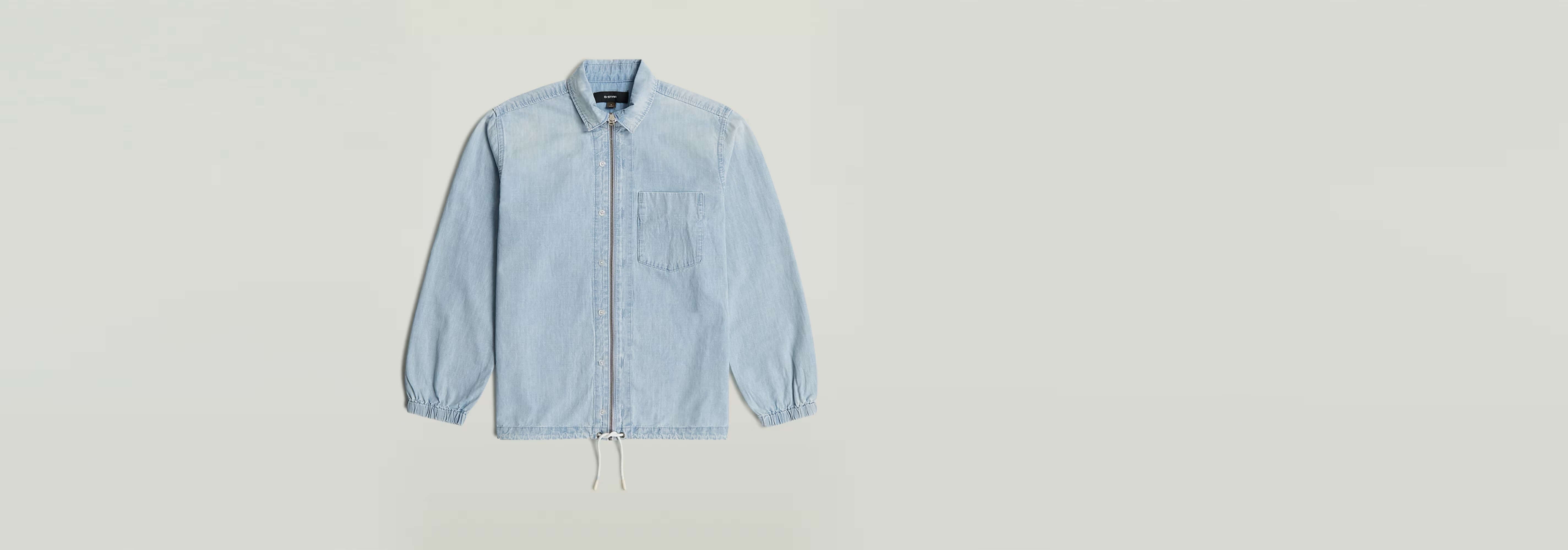 Camisa Relaxed Zip de manga larga con cremallera y corte relajado, en color azul claro.