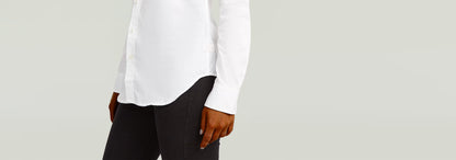 Camisa Slim Poplin Long Sleeve de manga larga y algodón ecológico con cierre de botones.
