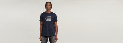 Camiseta Fingerprint de corte regular con estampado gráfico en el pecho, color azul marino, 100% algodón ecológico.
