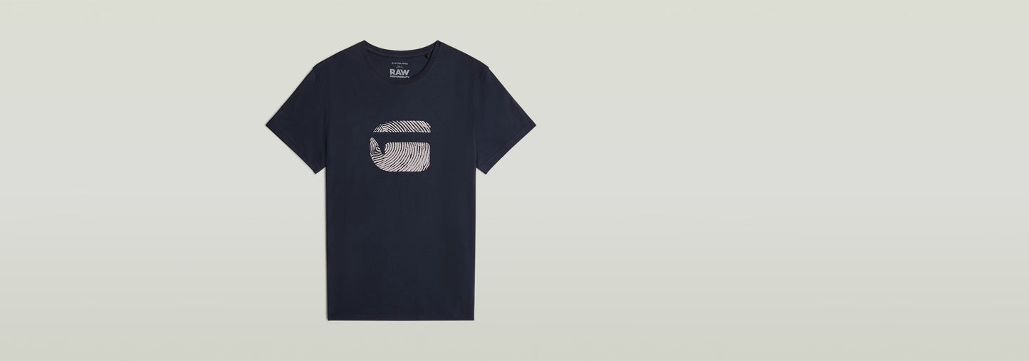 Camiseta Fingerprint en color negro con estampado gráfico en el pecho, corte regular y cuello redondo.