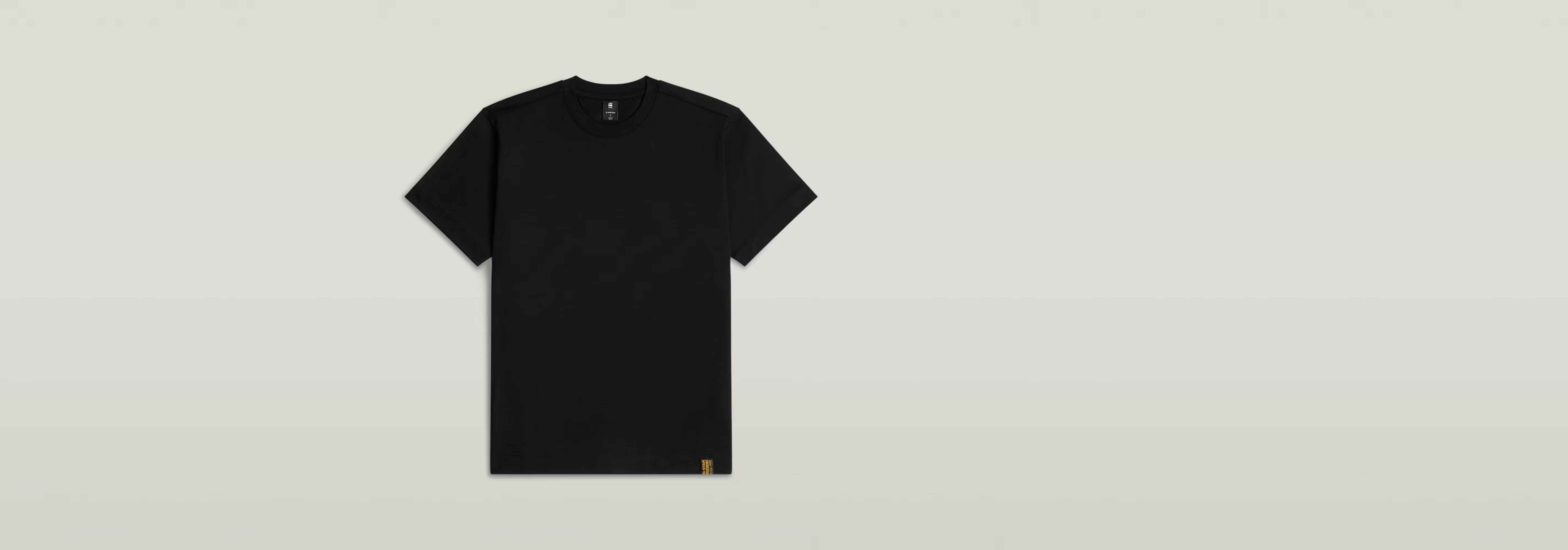 Camiseta GS-01 negra de corte regular con cuello redondo y manga corta, 100% algodón ecológico.