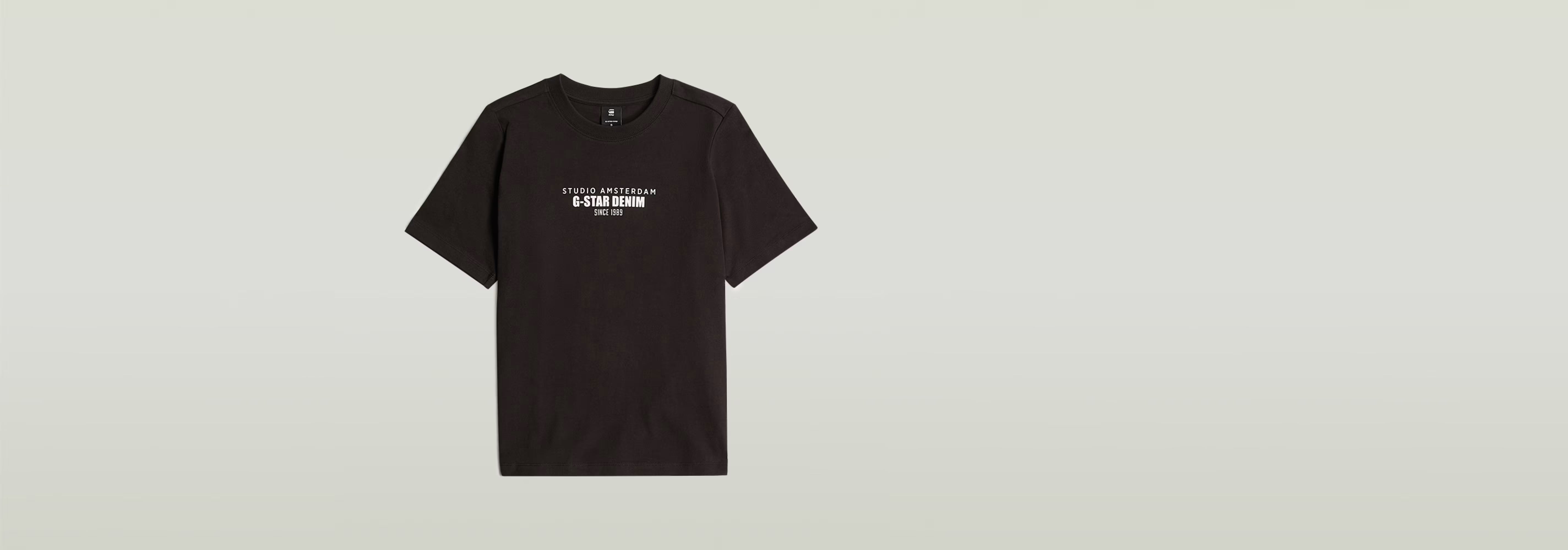 Camiseta HD Graphic negra con corte recto y estampado gráfico en el pecho, 100% algodón ecológico.