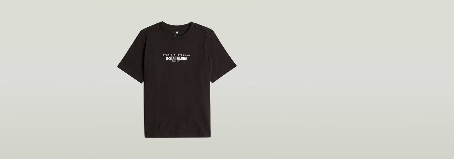 Camiseta HD Graphic negra con corte recto y estampado gráfico en el pecho, 100% algodón ecológico.