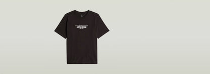 Camiseta HD Graphic negra con corte recto y estampado gráfico en el pecho, 100% algodón ecológico.