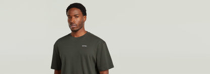 Camiseta Rib Insert Relaxed en color verde, con diseño casual de cuello redondo y manga corta, 100% algodón ecológico.