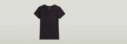 Camiseta Slim Rib negra de algodón ecológico con cuello redondo y manga corta para un look versátil.