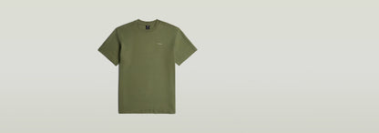 Camiseta True Regular en color verde oliva con cuello redondo y manga corta, confeccionada en algodón ecológico.