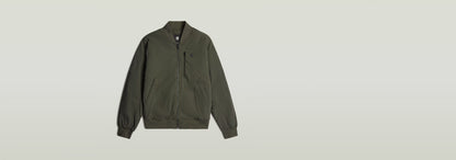 Cazadora de aviador Tech en color verde, diseño acolchado con cierre de cremallera y cuello de canalé.